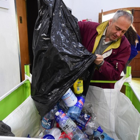 "Chau Plástico": Cómo pedir por WhatsApp el retiro de reciclables en tu casa