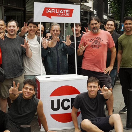 La UCR La Plata lanzó su campaña de afiliación con mesas en el centro de la ciudad