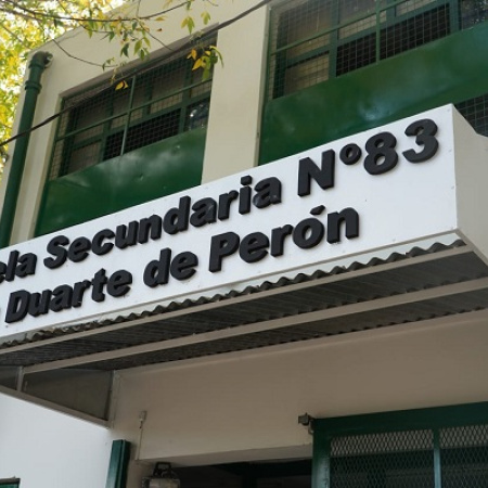 Alak recorrió las obras de la Escuela Nº83 e inauguró una pavimentación clave para su acceso
