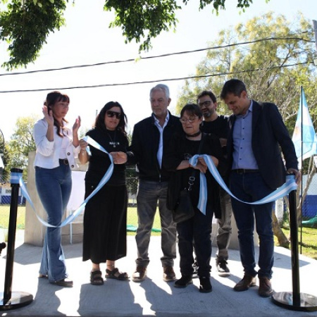 Alak encabezó la inauguración de la plazoleta Víctor Basterra en Tolosa
