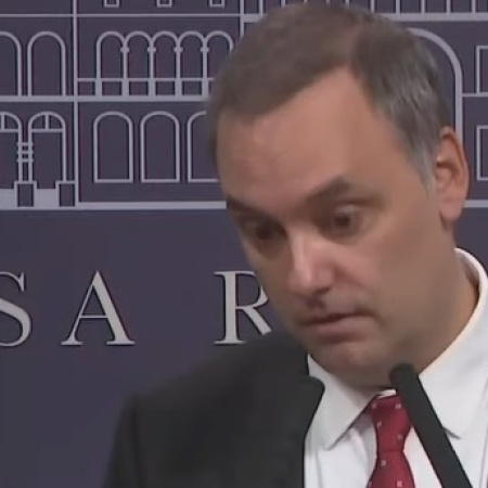 Apenas sos un periodista, no sos un juez": el tenso cruce de Manuel Adorni por su patrimonio y el viaje a Punta del Este