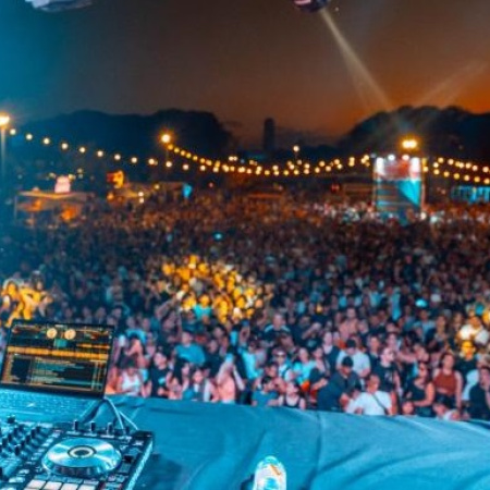 Experiencia BA llega a Parque Thays con gastronomía, música y un espectáculo aéreo