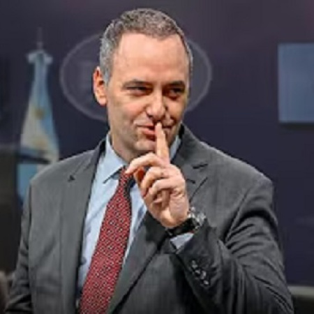 El "apenas" periodista que pretendía vivir como un rey