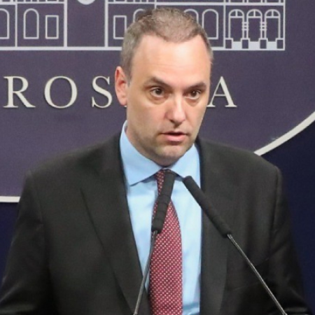 Fuerte caída en la imagen de Manuel Adorni: el 70% de los encuestados cree que debería renunciar