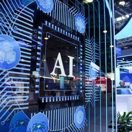 Sector de IA de China alcanzará 12,6 billones de yuanes para 2030 y transformará competencia global