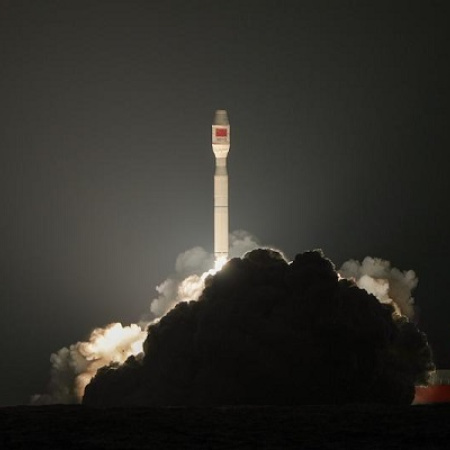 China lanza con éxito satélite de prueba para apoyo a tecnología de internet por satélite