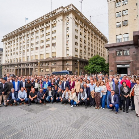 Intendentes fueron a Economía con un pedido concreto: “Milei, bajá la nafta y hace las obras”