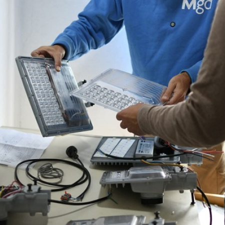 Magdalena fabrica luminarias LED y reduce un 40% los costos municipales