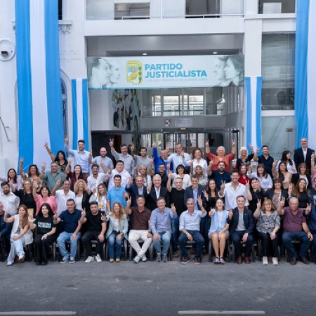 Alak asumió la conducción del PJ platense y pidió por Kicillof presidente