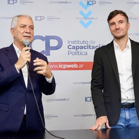 Con Alak y Ghi, comenzó en La Plata un ciclo de conferencias sobre gobiernos y territorios