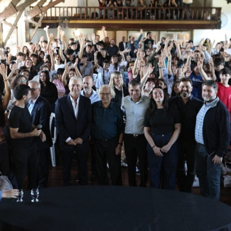 Alak y Pérez Esquivel encabezaron una jornada de participación juvenil en la República de los Niños