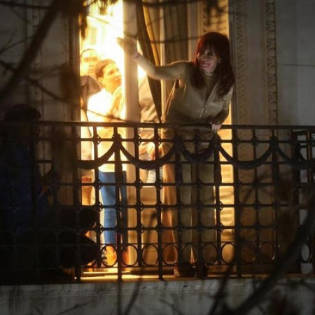 Charla en el Nacional: el kirchnerismo platense impulsa la consigna “Cristina Libre”