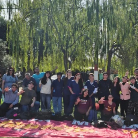 Tilos y diagonales: radicales por los barrios, facturas libertarias a un acto K, y las “ratas en arameo”