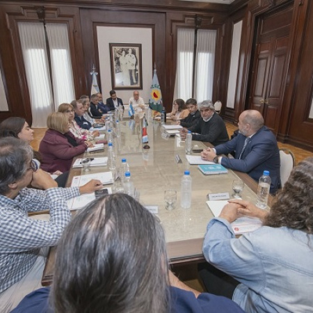 Kicillof y las centrales obreras lanzan un "polo de resistencia" contra la reforma laboral de Milei