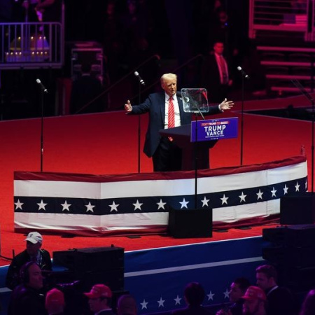 Plan de Trump de imponer arancel de 25 % a autos de UE es inaceptable, dice alto funcionario de Parlamento Europeo