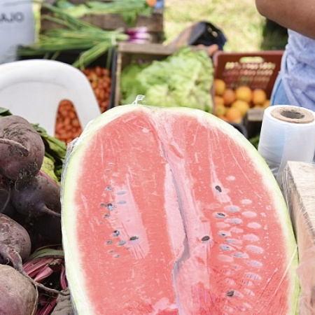 La canasta alimentaria platense aumentó 2.2% mensual en abril