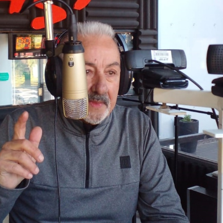 "El caso Adorni en cuenta regresiva", dijo Jorge Joury por la FM 98.9 y Pinamar TV