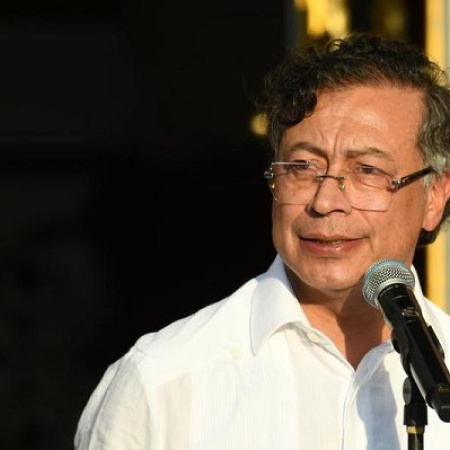 Presidente colombiano rechaza expulsión de su embajadora en Bolivia y pide diálogo nacional