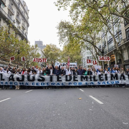 ATE y gremios marcharon a Plaza de Mayo para denunciar el "vaciamiento" del sistema de salud pública