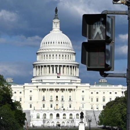 Líderes republicanos de Cámara de Representantes de EE. UU. cancelan votación sobre limitación de poderes bélicos de Trump respecto a Irán