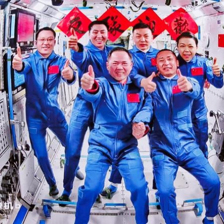 Relevo en órbita: Los astronautas de la Shenzhou-23 ya están en la estación espacial Tiangong