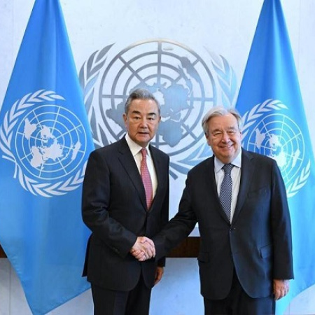 Canciller chino se reúne con Guterres para tratar fortalecimiento del papel de la ONU