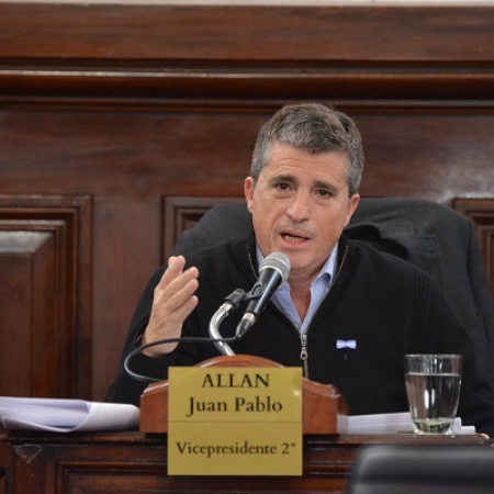 Juan Pablo Allan apuntó contra Julio Alak por "agrandar el gabinete" y criticó el gasto político municipal