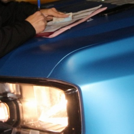 Más de 100 secuestros vehiculares y tres aprehendidos en operativos municipales en La Plata