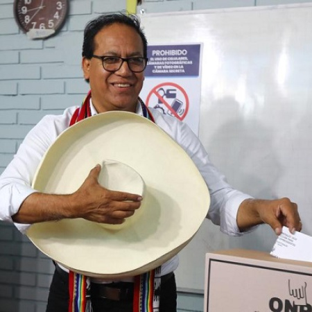 Final de bandera verde en Perú: Ajustadísimo cabeza a cabeza entre Roberto Sánchez (50.015%) y Keiko Fujimori (49.985%)