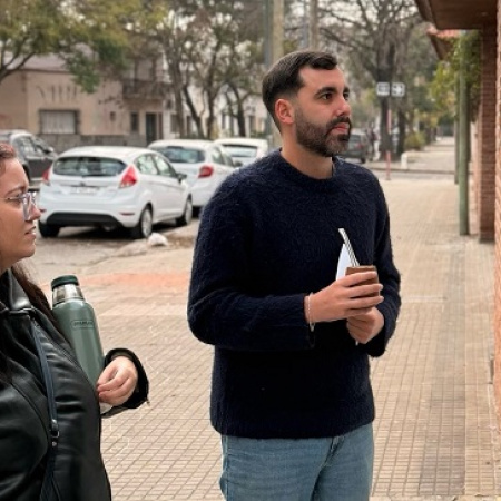 Tras el fuerte cruce por el "Plan Antifisuras", Morzone volvió al timbreo en el Casco platense