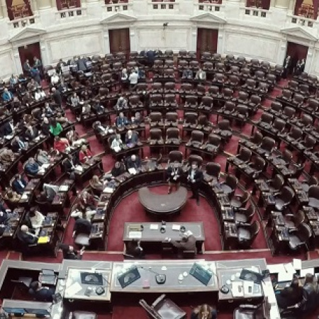 Martín Menem movió fichas y la oposición no logró llegar a interpelar a Adorni